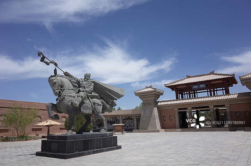 甘肃敦煌阳关景区张骞雕像图片素材