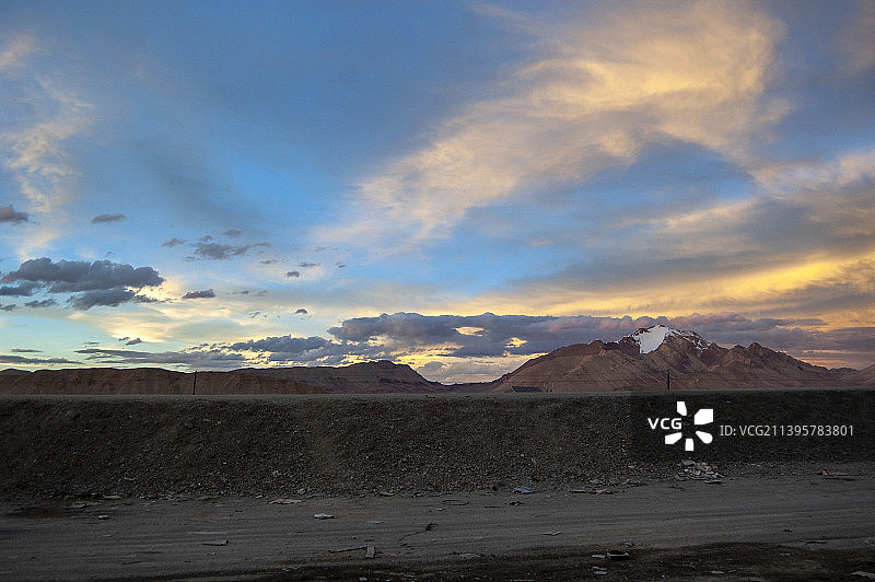 中国新疆西藏旅游风景图 219国道自行车旅行 死人沟傍晚落日 湖泊雪山冰川图片素材