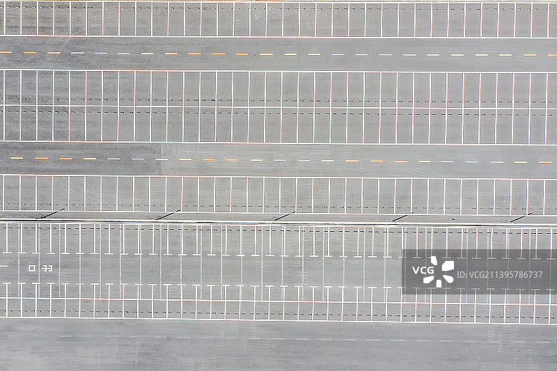 航拍杭州良渚古城遗址公园停车场图片素材