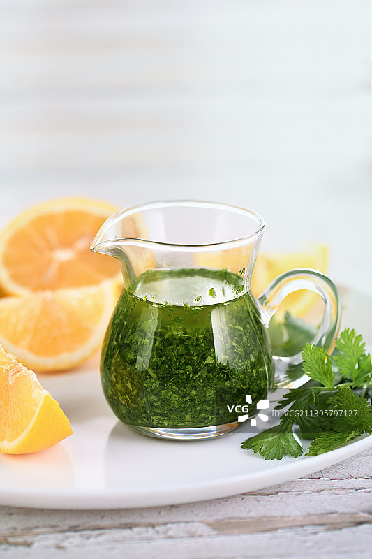 绿色酱汁，香菜沙拉调味料，乌克兰图片素材