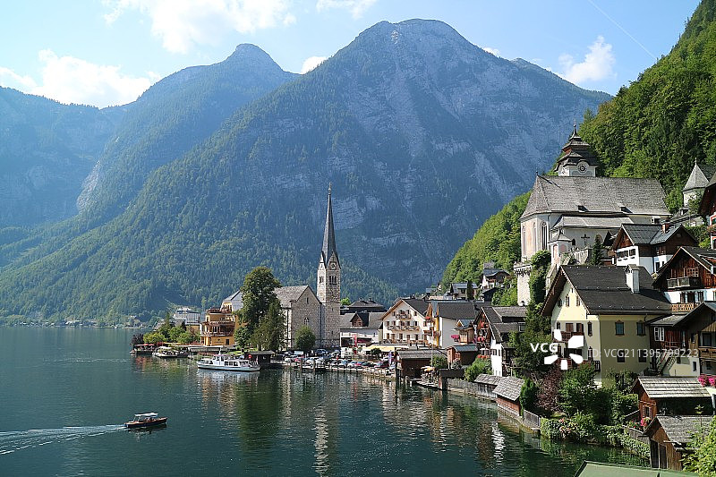 奥地利哈尔施塔特湖畔建筑风光图片素材