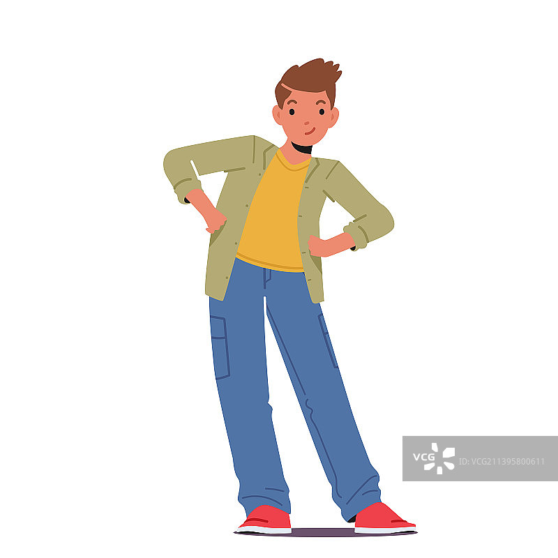 快乐的小男孩穿着休闲的衣服站立图片素材