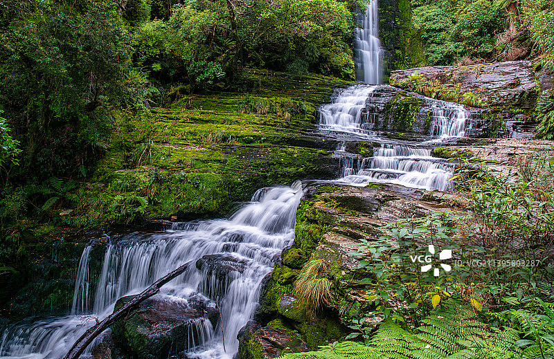 新西兰奥塔哥卡特林斯麦克林瀑布图片素材