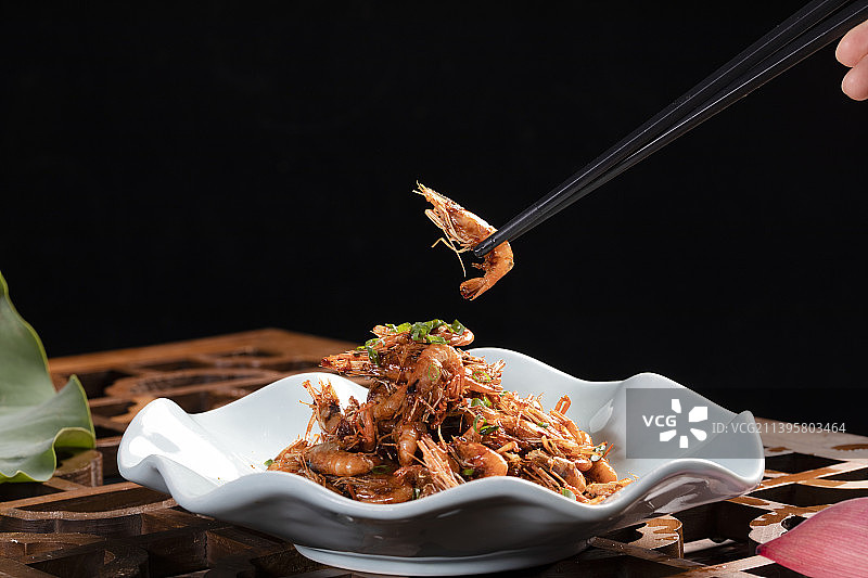 爆炒野生河虾图片素材