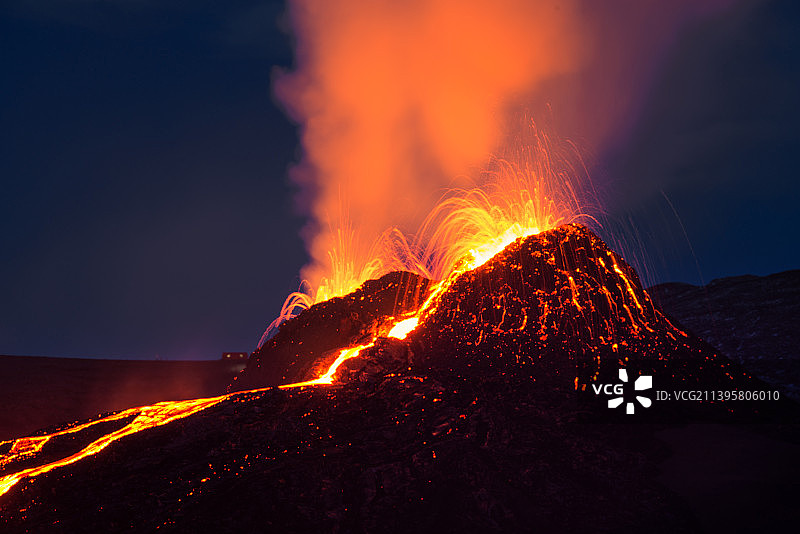 冰岛夜间篝火特写图片素材