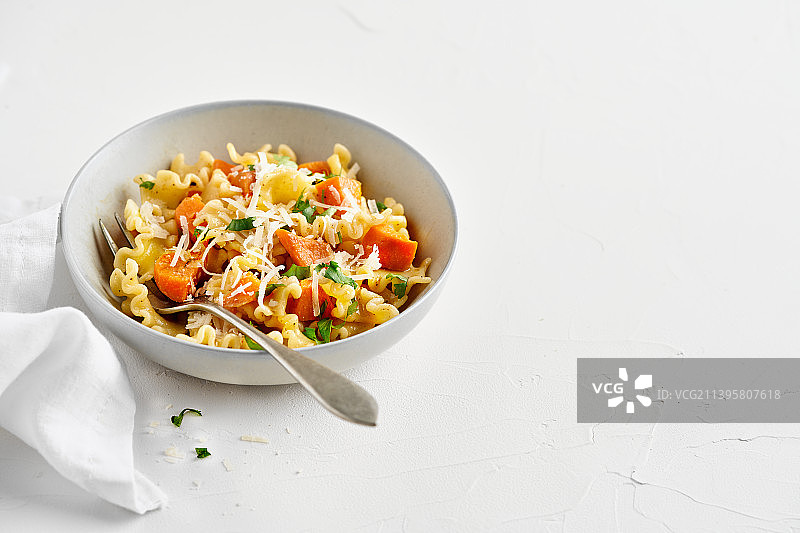 意大利玛法达短面配炒红薯图片素材