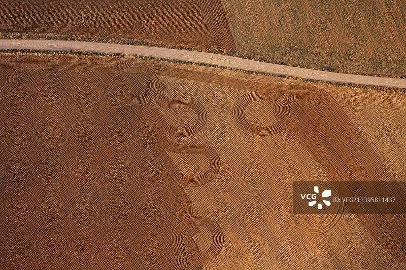 西班牙塞戈维亚农业田地的鸟瞰图图片素材