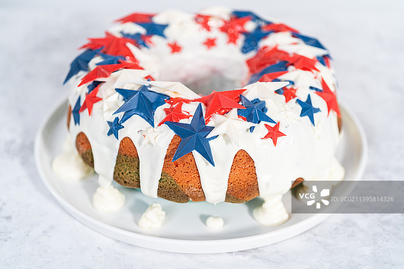 桌子上的蛋糕特写图片素材