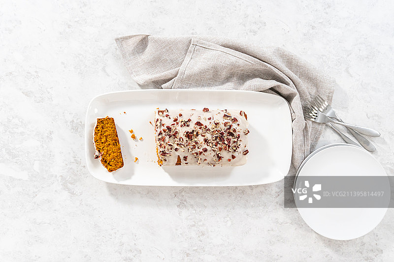 正上方是餐桌上的食物图片素材