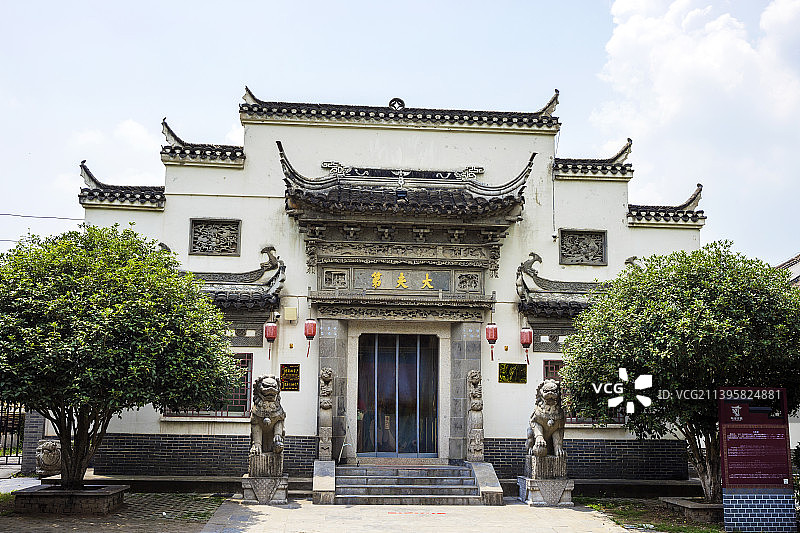 安徽省合肥市三河古镇景区徽派建筑大夫第图片素材