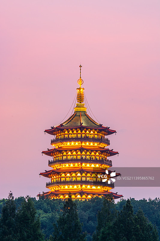 西湖夜景 雷峰塔夜景 杭州西湖 地标古建筑 标志性景点 西湖风光  雷峰塔特写图片素材