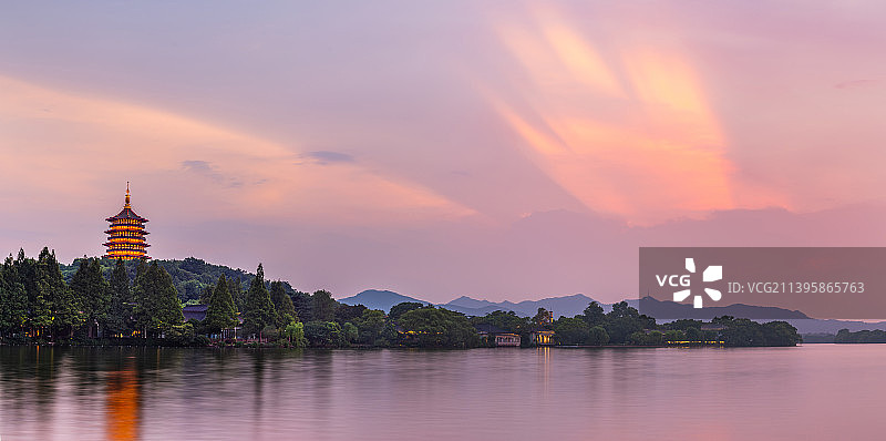 西湖夜景 雷峰夕照 西湖十景 杭州西湖 地标古建筑 标志性景点 西湖风光图片素材