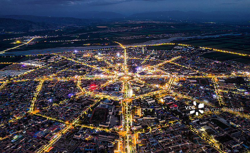 新疆特克斯八卦城夜景图片素材