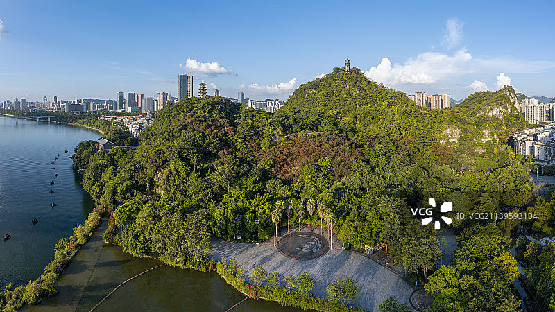 双塔初秋图片素材