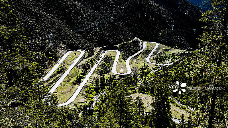 山路十八弯图片素材