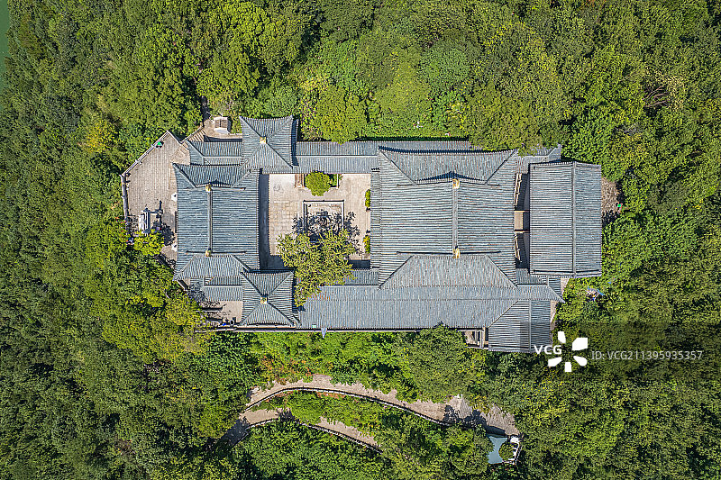 航拍湖南湘潭市昭山风景区昭山寺图片素材