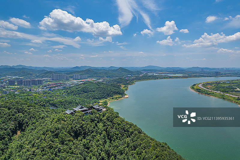 航拍湖南湘潭市昭山风景区昭山寺图片素材