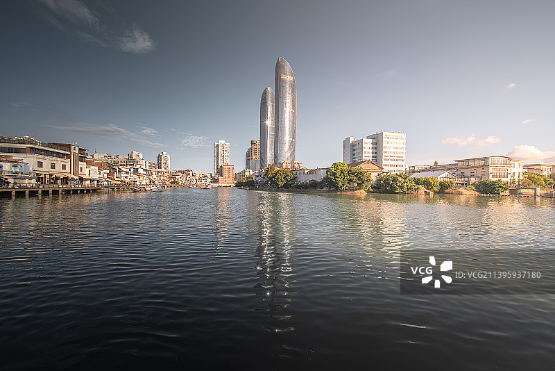 福建厦门沙坡尾双子塔海峡世茂大厦城市景观图片素材