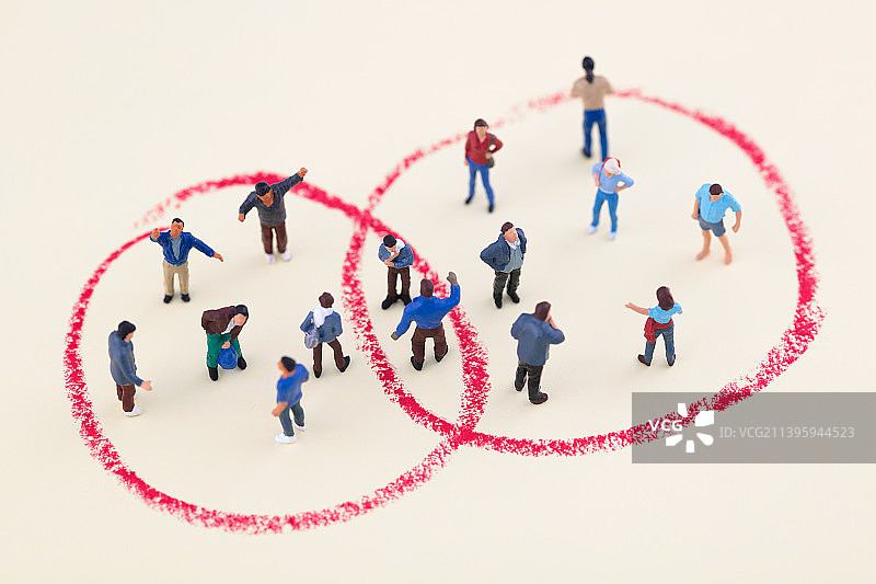 微缩创意交错的朋友圈图片素材