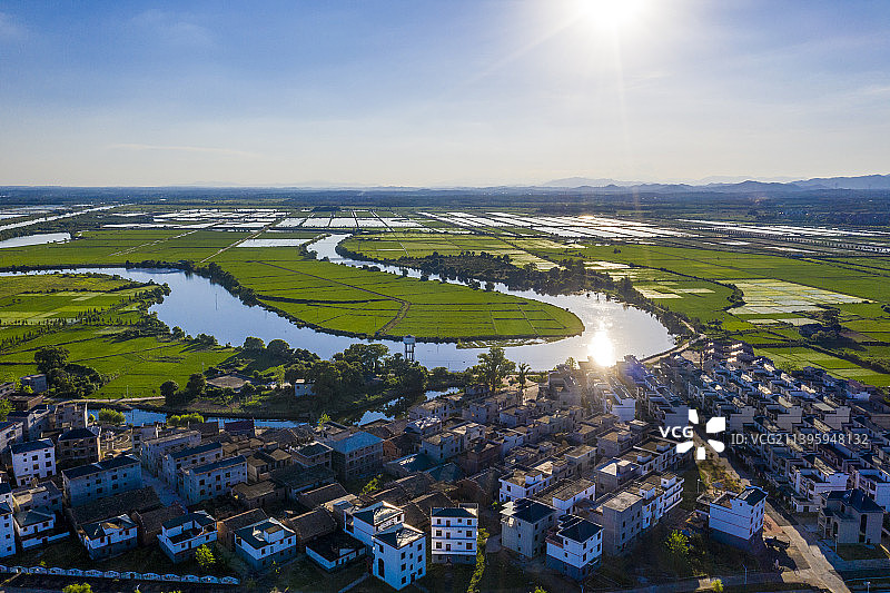 江西吉水：碧水绕村生态美图片素材