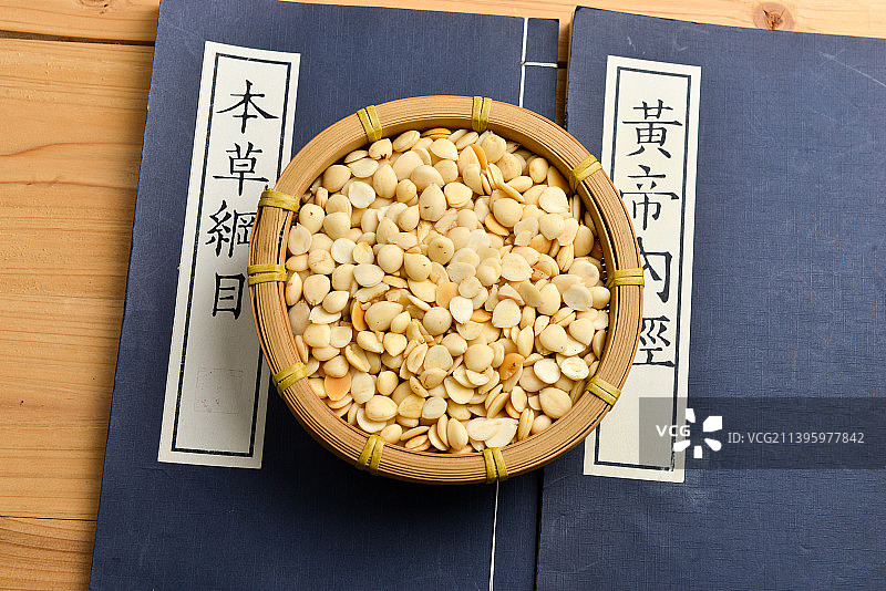 健康医疗养生中药材燀苦杏仁图片素材