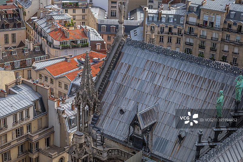 法国巴黎圣母院尖顶雕像图片素材