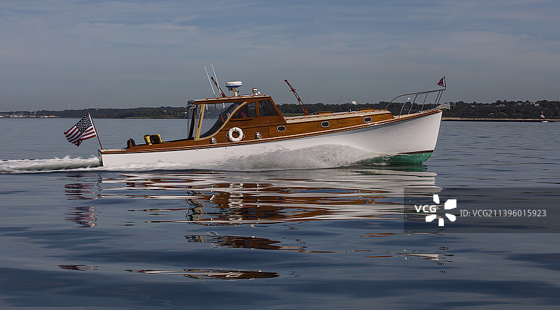 水面上的摩托艇图片素材