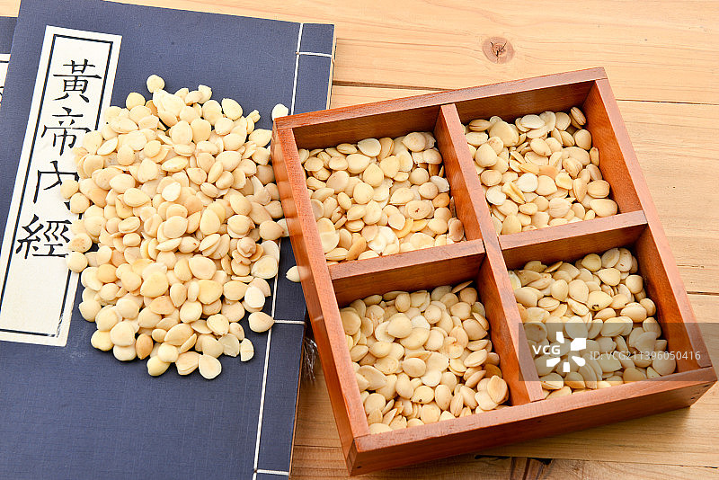 健康医疗养生中药材燀苦杏仁图片素材