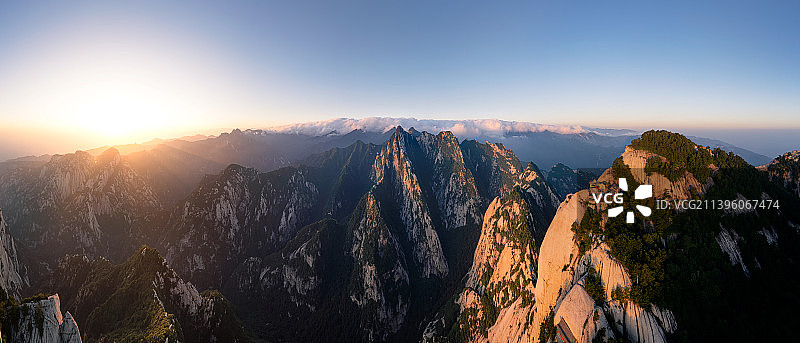 陕西渭南华山景区日出云海图片素材