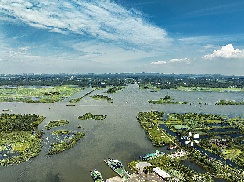 航拍山东省济宁市微山湖河道图图片素材
