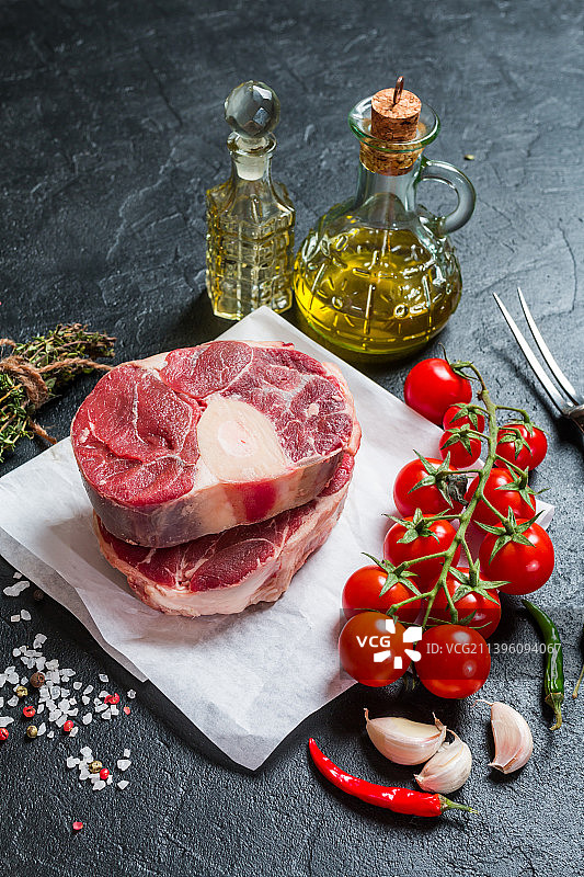 餐桌上食物的高角度视图图片素材