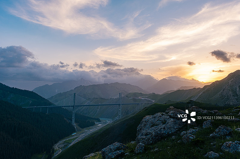 果子沟大桥图片素材