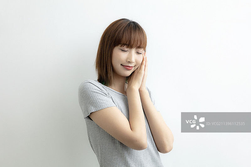 安静的年轻女士图片素材