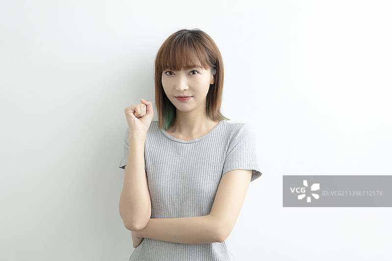 思考中的年轻女士图片素材