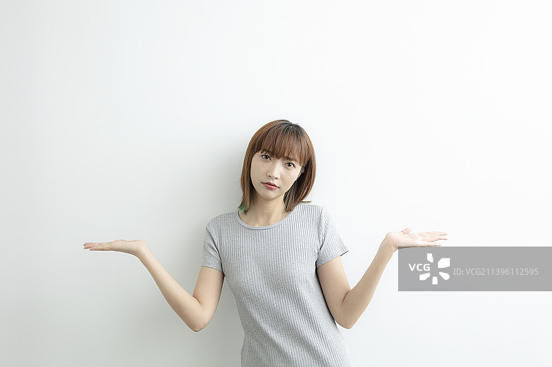 无奈的年轻女士图片素材