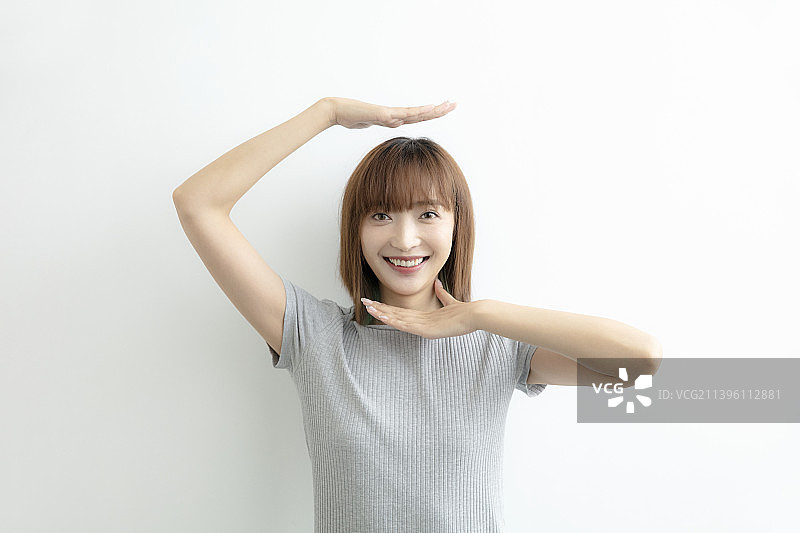 跳舞的年轻女士图片素材