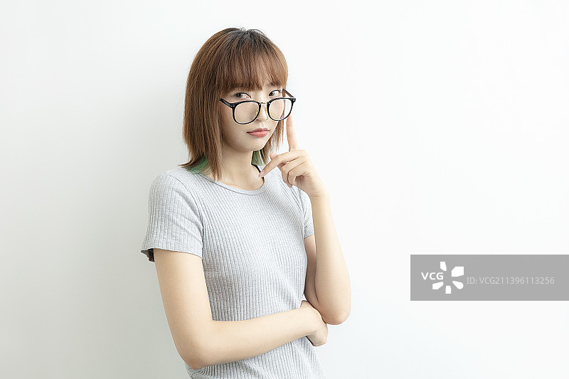 潇洒的年轻女士图片素材