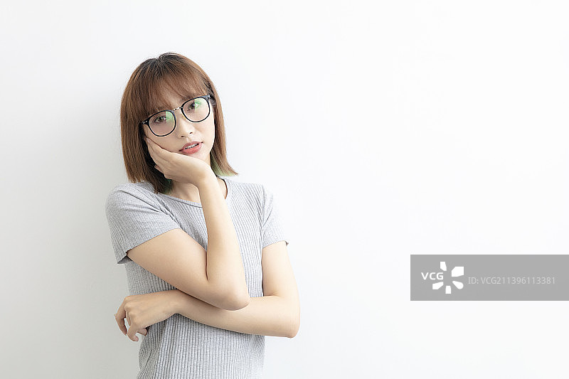 优雅的年轻女士图片素材