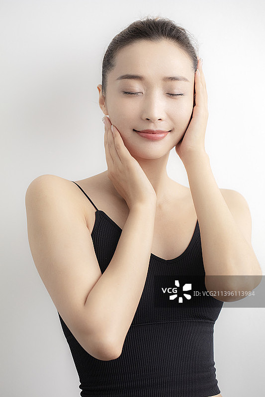 优雅的年轻女士图片素材