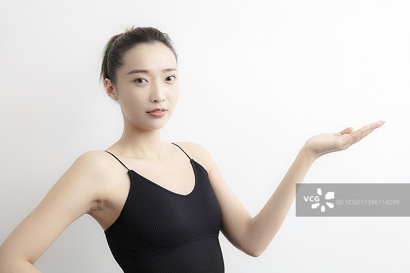 做手势的年轻女士图片素材