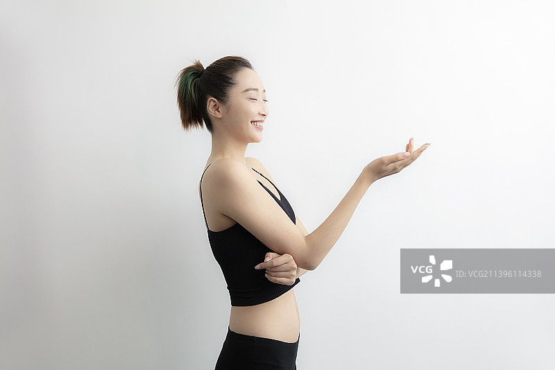 做手势的年轻女士图片素材