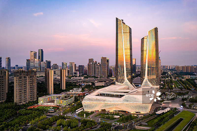 南京青奥中心黄金时刻图片素材