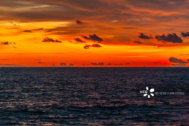 中国西沙群岛日出日落、夕阳、傍晚、红色、火烧云、朝霞、海边日落、海边日出图片素材