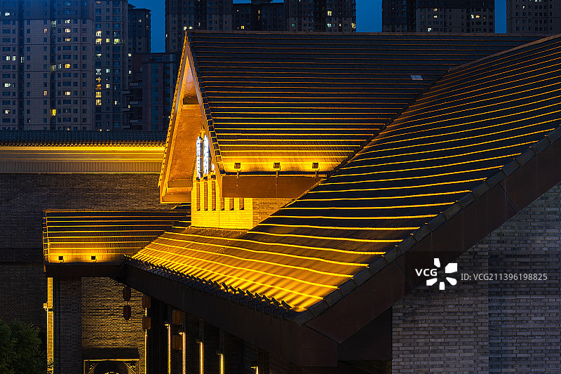 中华石鼓园内的宝鸡车站夜景局部特写图片素材