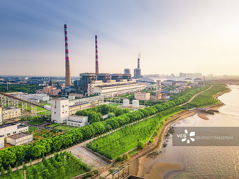 中国江苏省苏州市常熟市江边工业港口日落航拍图片素材