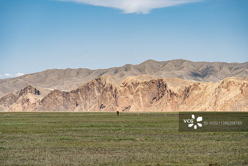 新疆塔城地区草原、山脉图片素材