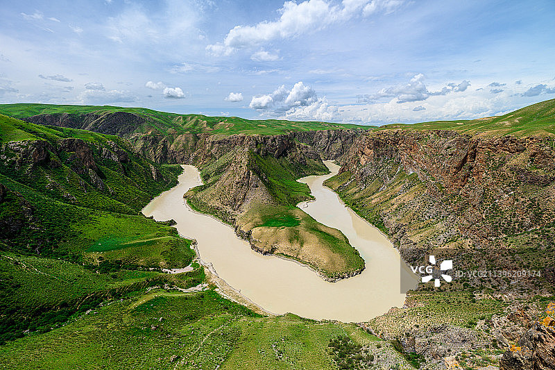 天空下的峡湾图片素材