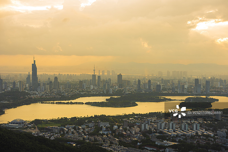 南京紫金山俯瞰城市全景图片素材