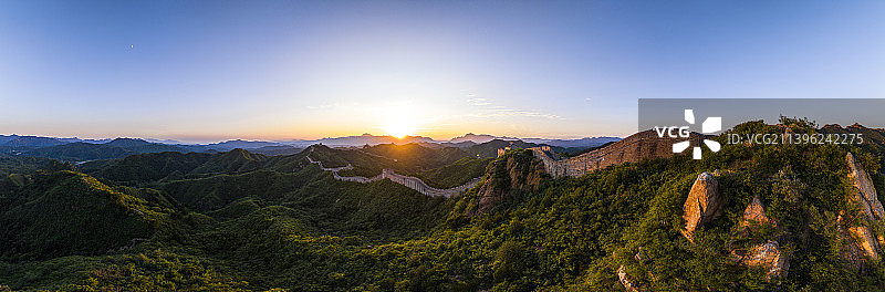 航拍河北省承德市滦平县金山岭长城落日全景图片素材