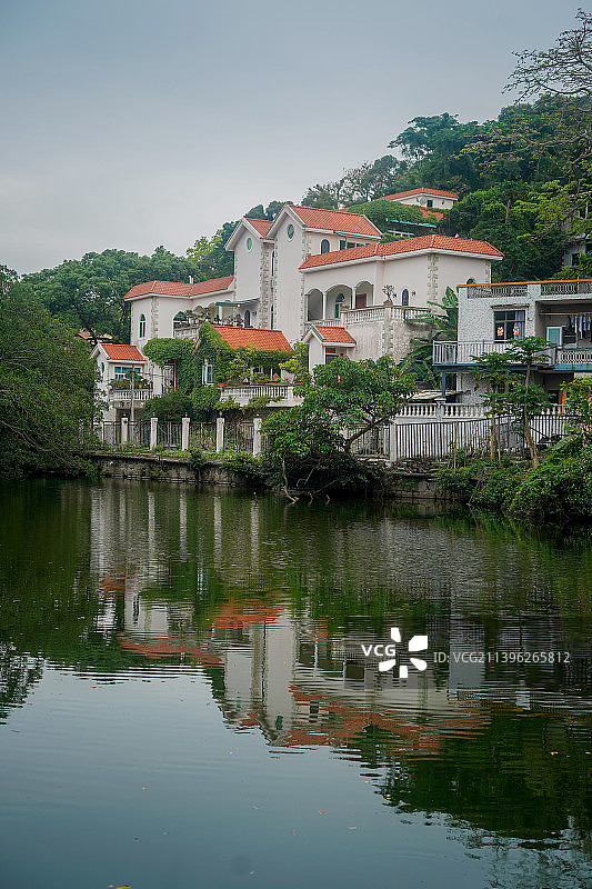 汕头礐石风景区湖边建筑图片素材